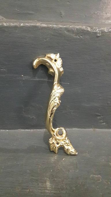 Brass handle Item code L.015C size long 150 mm. Brass handle Item code L.015C size long 150 mm.