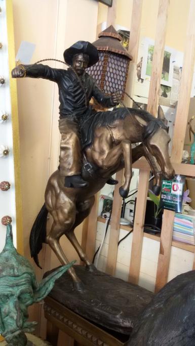 Horse statue brass with cowboy Item code SBT04 size long 65 cm. wide 40 cm high 85 cm. Horse statue brass with cowboy Item code SBT04 size long 65 cm. wide 40 cm high 85 cm.