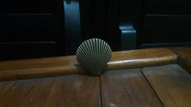 Brass pull Item Code N.122 size high 38 mm. wide 40 mm. Brass pull Item Code N.122 size high 38 mm. wide 40 mm.