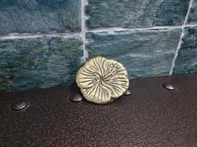 Flower brass handle Item Code FD01 size wide 50 mm. Flower brass handle Item Code FD01 size wide 50 mm.