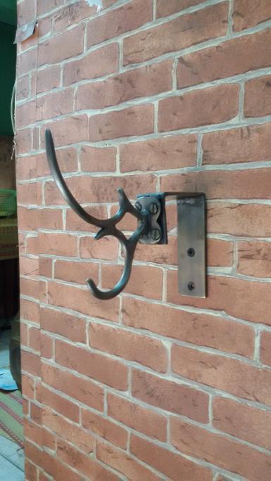 Brass hook Code U.009B size long 130 mm.wide 30 mm.deep 11 cm. Brass hook Code U.009B size long 130 mm.wide 30 mm.deep 11 cm.