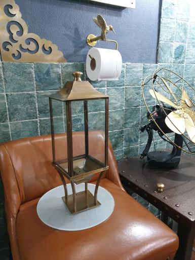 Pole Ligfht brass with normal glass thickness 3 mm. Item Code PBL18 size 13x13 cm high 44 cm. Pole Ligfht brass with normal glass thickness 3 mm. Item Code PBL18 size 13x13 cm high 44 cm.