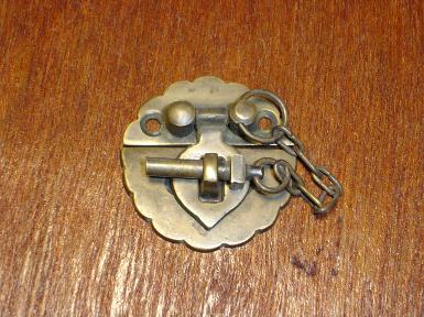 Brass door lock Item Code Q010 size wide 45 mm. Brass door lock Item Code Q010 size wide 45 mm.