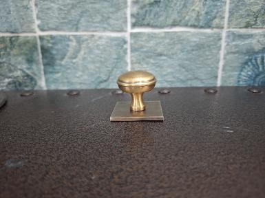 Brass pull handle Item Code N30MRS size D: 30 mm plate 34x34mm H 33 mm Brass pull handle Item Code N30MRS size D: 30 mm plate 34x34mm H 33 mm