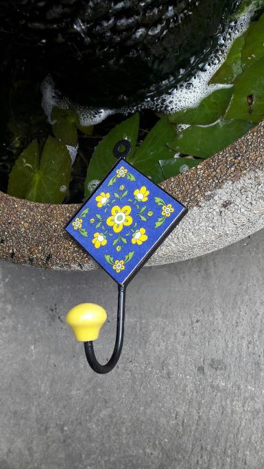 Ceramic Hook Item code.A13B7 size 8 x 8 cm. long 15 cm. Ceramic Hook Item code.A13B7 size 8 x 8 cm. long 15 cm.