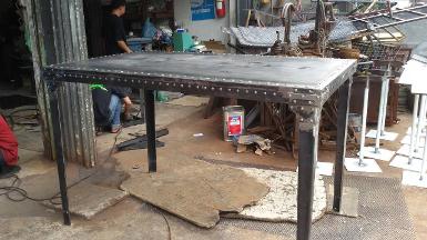 Iron Handle Code IRTB001J size long 180 cm wide 60 high 75 cm. Iron Handle Code IRTB001J size long 180 cm wide 60 high 75 cm.