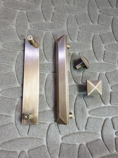 Brass pull handles full brass. Brass pull handles full brass.