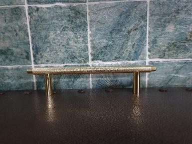 Brass door handle Item Code CHM22 size long 220 mm D: 12 mm.full brass. Brass door handle Item Code CHM22 size long 220 mm D: 12 mm.full brass.