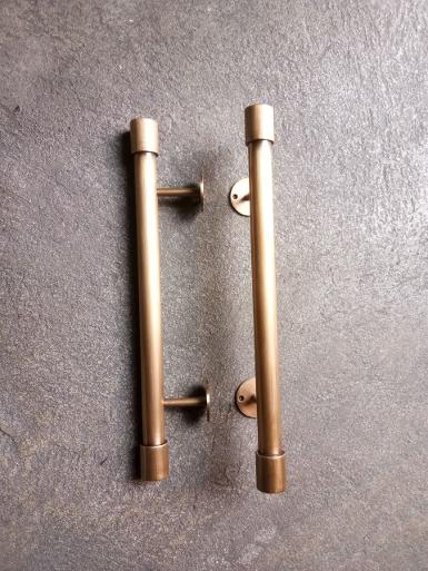 Brass door handle price/each Item code ACMR18C size long 400 mm. diameter 25 mm.high 40 mm. Brass door handle price/each Item code ACMR18C size long 400 mm. diameter 25 mm.high 40 mm.