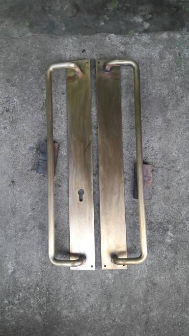 Brass door handle Item price/set Code MPO18A size long 635 mm. wide 76 mm. Thickness 3 mm. Brass door handle Item price/set Code MPO18A size long 635 mm. wide 76 mm. Thickness 3 mm.