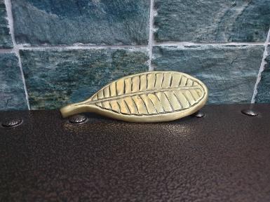 Brass leaves handle Item Code LH63 size L:125 mm wide 51 mm. Brass leaves handle Item Code LH63 size L:125 mm wide 51 mm.