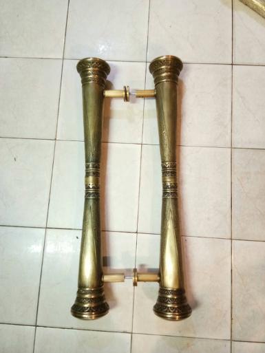 ฺBrass door handle Item price/set Code ACMR80 size long 800 mm. ฺBrass door handle Item price/set Code ACMR80 size long 800 mm.