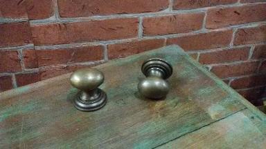 Brass Handle Item code O.001size high 33 mm.base 34 mm. Brass Handle Item code O.001size high 33 mm.base 34 mm.