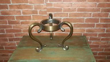 Brass stand for show Item code BST004 size high 17 cm. Brass stand for show Item code BST004 size high 17 cm.