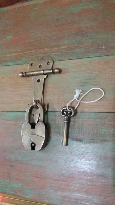 Brass door lock Item code W047A size wide 84 mm long 125 mm. Brass door lock Item code W047A size wide 84 mm long 125 mm.