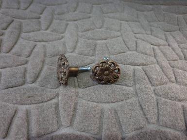 Flower brass handle Item Code KS734 size wide 31 mm.high 21 mm. Flower brass handle Item Code KS734 size wide 31 mm.high 21 mm.