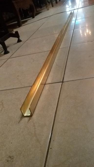 Brass rail Item Code US.018 size 25 x 25 mm. Long 240 cm. Thickness 2 mm. Brass rail Item Code US.018 size 25 x 25 mm. Long 240 cm. Thickness 2 mm.