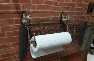 Toilet paper hook brass Item Code TPH03 size wide 32 cm. deep 14 cm. Toilet paper hook brass Item Code TPH03 size wide 32 cm. deep 14 cm.