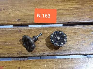 Flower handle brass code N.163 size wide 39 mm.high 28 mm. Flower handle brass code N.163 size wide 39 mm.high 28 mm.