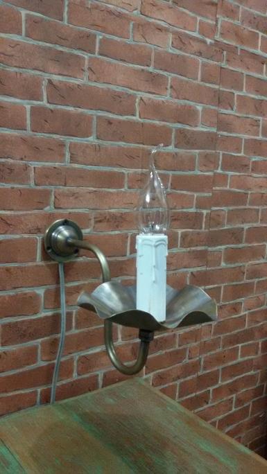 Brass wall lamp Item code BWL301G size base 5.7 cm. deep 20 cm. wide 14 cm. Brass wall lamp Item code BWL301G size base 5.7 cm. deep 20 cm. wide 14 cm.