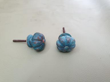 Brass pull in antique green finish Item code N218G size wide 38 mm. Brass pull in antique green finish Item code N218G size wide 38 mm.