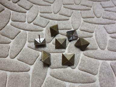 Iron Nail in brass antique finish Item Code IR10S Size 15 x 15 mm. leg 15 mm. Iron Nail in brass antique finish Item Code IR10S Size 15 x 15 mm. leg 15 mm.