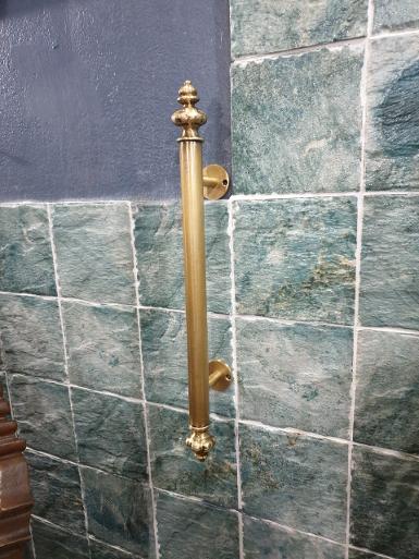 Brass door handle Item Code ACMR35A size L: 350 mm. pipe 19 mm. Brass door handle Item Code ACMR35A size L: 350 mm. pipe 19 mm.