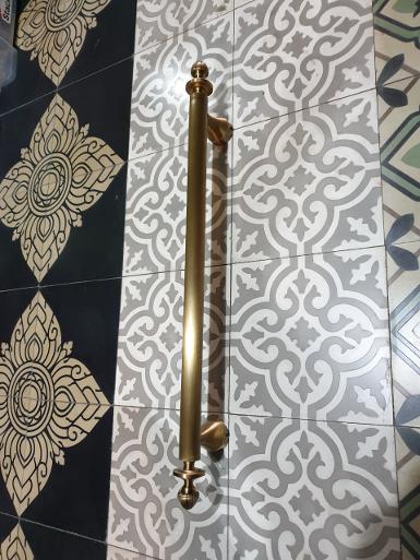 Brass door handle of Thailand Item Code AC0376 size long 600 mm pipe 25 mm. base 38 mm. Brass door handle of Thailand Item Code AC0376 size long 600 mm pipe 25 mm. base 38 mm.
