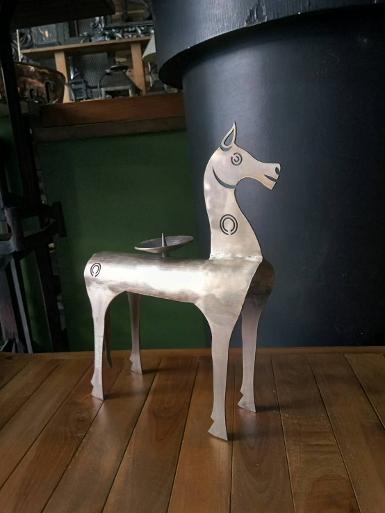 Candle horse brass .Item Code CDH.18 size long 225 mm.high leg to head 280 mm.W 64 mm. Candle horse brass .Item Code CDH.18 size long 225 mm.high leg to head 280 mm.W 64 mm.