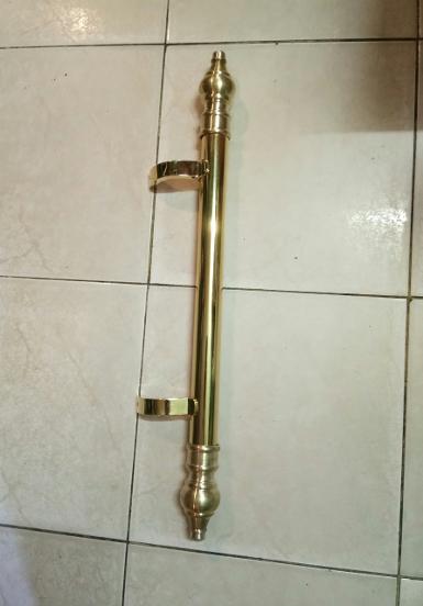 Brass door handle brass shiny gold Item Code AC.070G size long 900 mm.Diameter 32 mm. head 45 mm. Brass door handle brass shiny gold Item Code AC.070G size long 900 mm.Diameter 32 mm. head 45 mm.