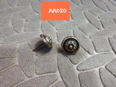 Flower brass nail Item Code AA020 size wide 27 mm. Flower brass nail Item Code AA020 size wide 27 mm.