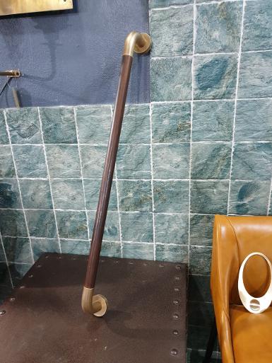 Brass handle brass with wood Item Code AC60O size long 600 mm. D: 1''base 38 mm. Brass handle brass with wood Item Code AC60O size long 600 mm. D: 1''base 38 mm.